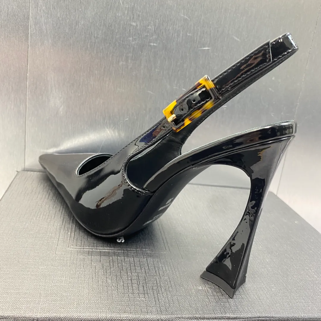 👟👟Ex-factory price 660👟👟 𝐒𝐚𝐢𝐧𝐭 𝐋𝐚𝐮𝐫𝐞𝐧𝐭# Saint Laurent 23F/W small gold bar high heels continue the past high-end and elegant ysl small gold bar heels are really good-looking! Saint Laurent square pointed toe slingback high-heeled shoes. The small gold bar heels really fully highlight the neat and minimalist annual party party. 👟👟factory price. A must-have for arty. Flash sale. So eye-catching. Upper: Customized cow patent leather. Outsole: Genuine leather outsole. Size: 35-40 (40 customized items are not returnable)
